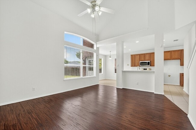 Building Photo - 1006 Hidden Creek Dr