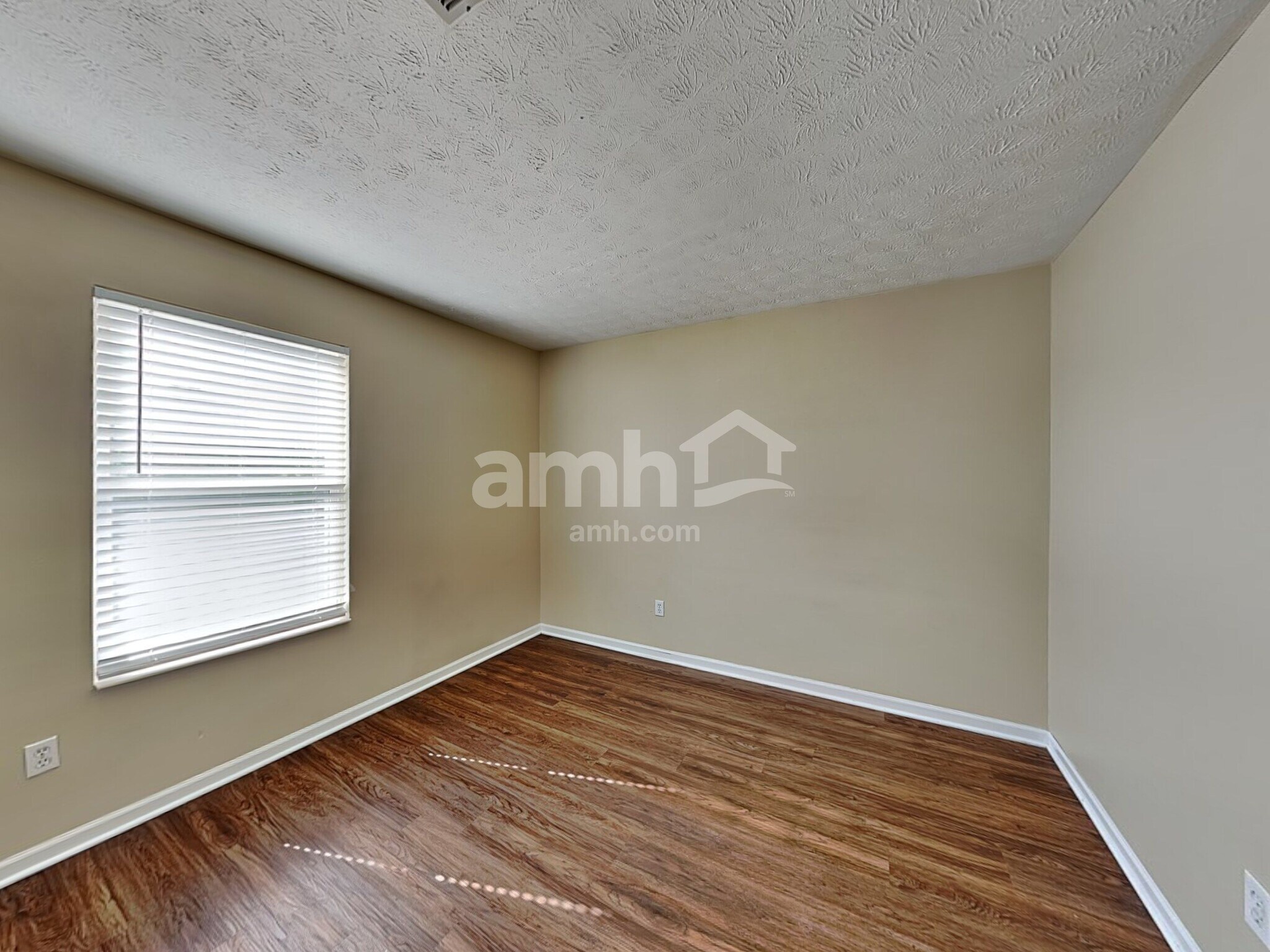 Building Photo - 220 Hartford Ct