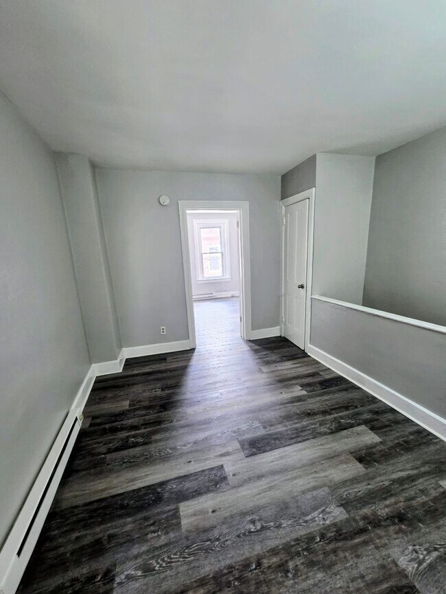 Building Photo - 816 Laufer St