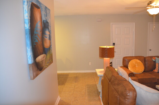 Living Room - 815 E Lee St