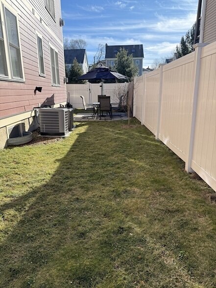 Building Photo - 39 Coffey St