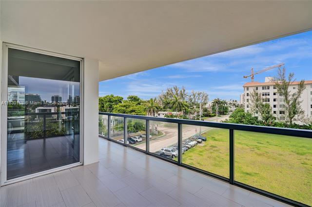 Building Photo - 9261 E Bay Harbor Dr