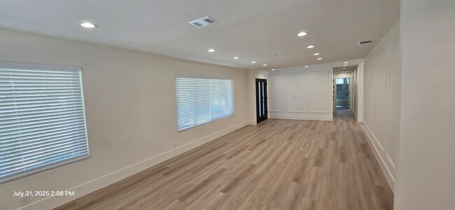 Building Photo - 3024 Sonrisa Dr