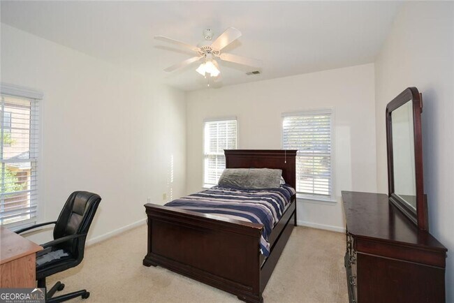 Building Photo - 305 Collegiate Dr