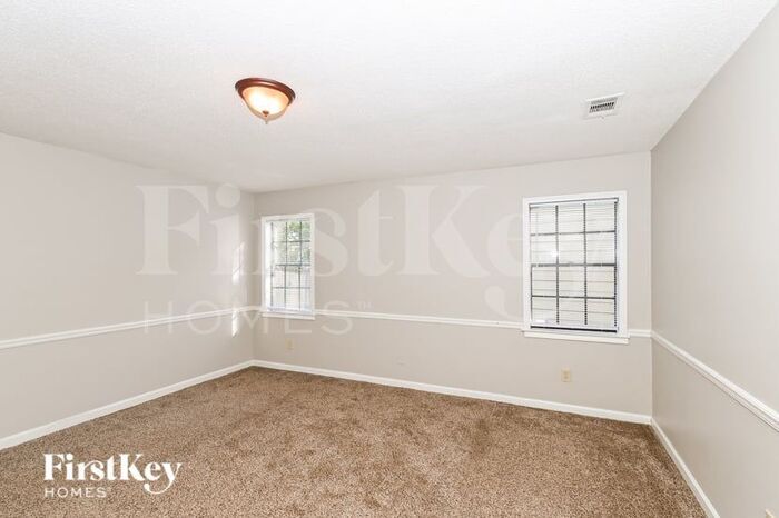 Building Photo - 1053 Boones Hollow Dr