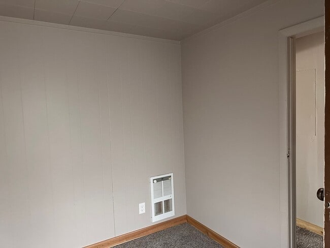 Building Photo - 1 Bed, 1 Bath house in Belt