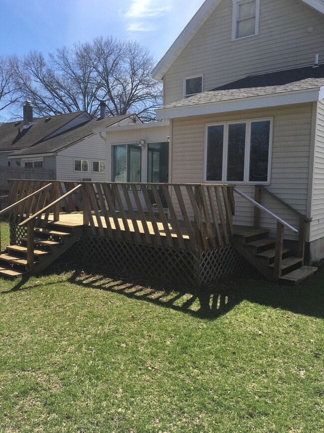 Building Photo - Spacious Mattydale 4 bed 1.5 bath home