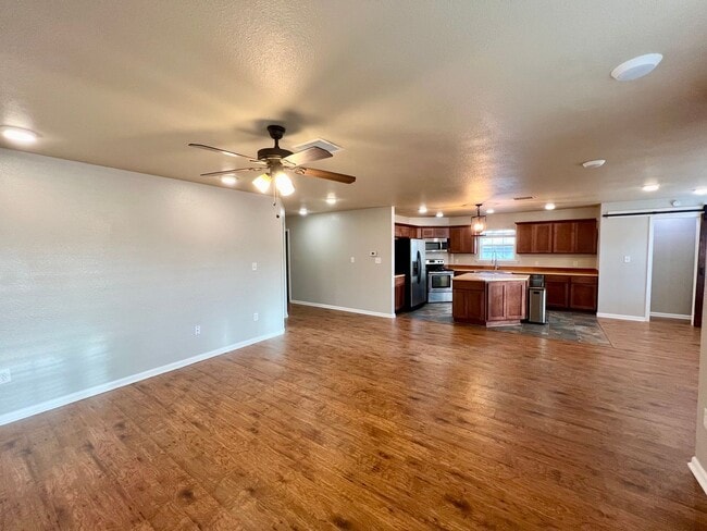 Building Photo - MUST SEE!! Rustic Style 3 Bedroom / 2 Bath...