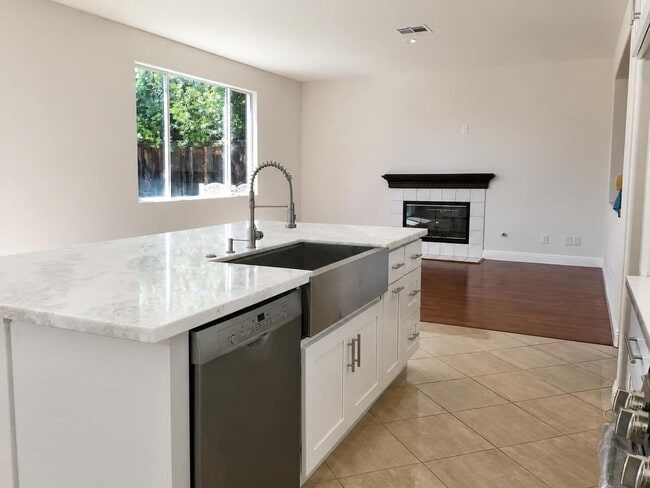 Building Photo - 7350 Legacy Pl