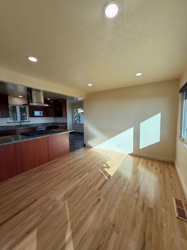 Building Photo - Panoramic Ocean View Home in Aptos!