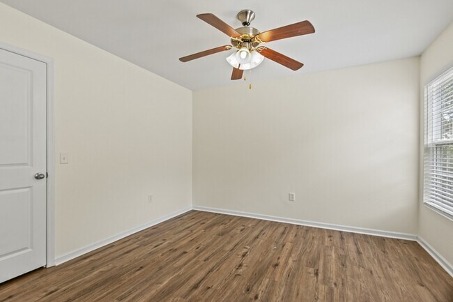 Building Photo - 465 Green Park Ln