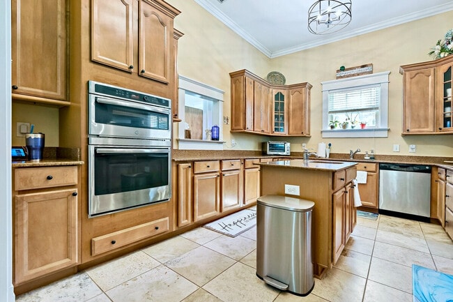 Building Photo - 507 S Willow Ave