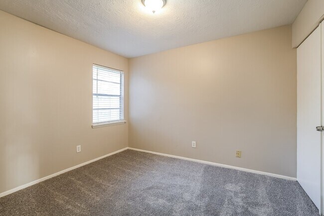 Building Photo - 22415 Millgate Dr