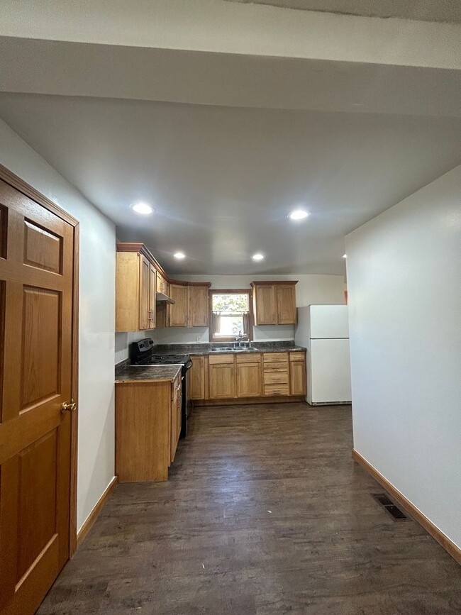 Building Photo - Updated 3 Bedroom House!