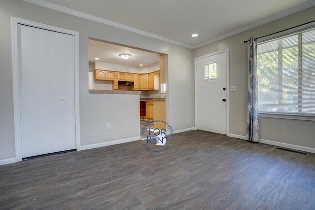 Building Photo - 3717 Larchmont St