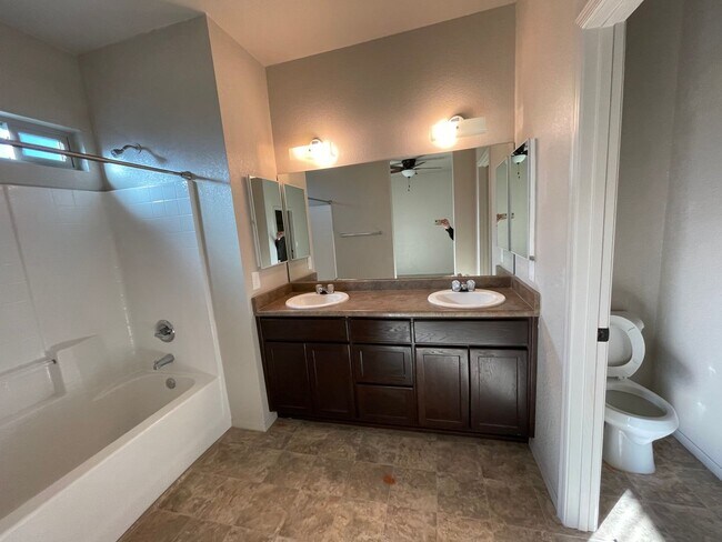 Building Photo - El Dorado Condo Available for RENT