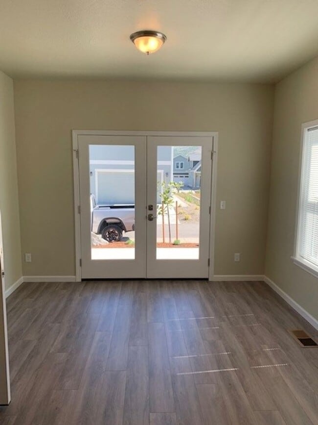 Building Photo - 3 Bedroom 2 Bath Single Family Home