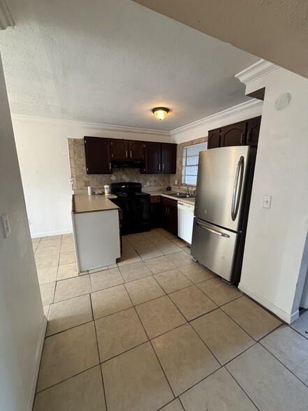 Building Photo - 5148 Tennis Court Cir