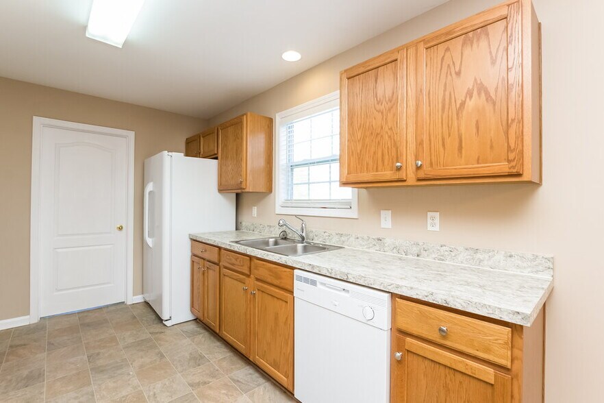 Building Photo - 214 Oakleigh Ln