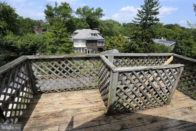 Building Photo - 730 St Johns Rd