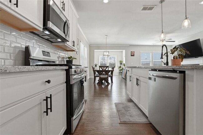 Building Photo - 504 Elm Bluff Way