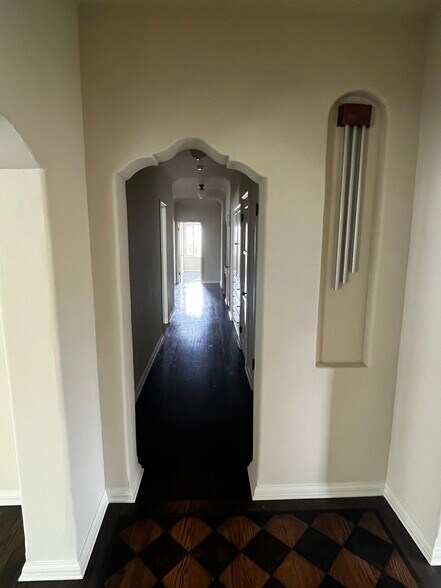 Building Photo - 189 S Martel Ave