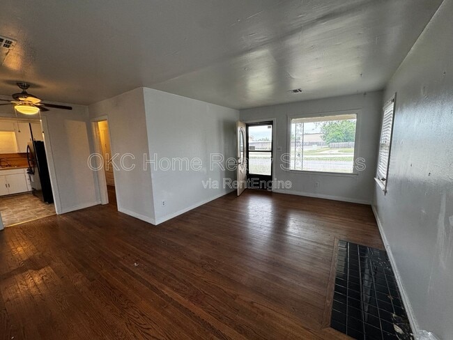 Building Photo - 3025 NW Grand Blvd