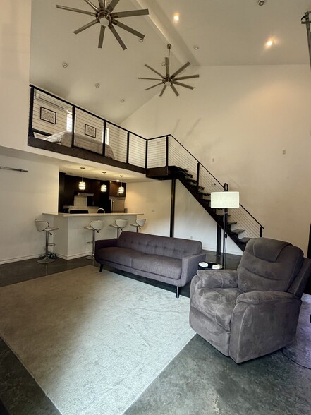 Building Photo - 4601 Redbud Ave