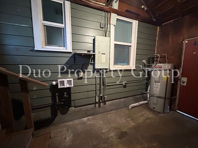 Building Photo - 13th &amp; Chambers