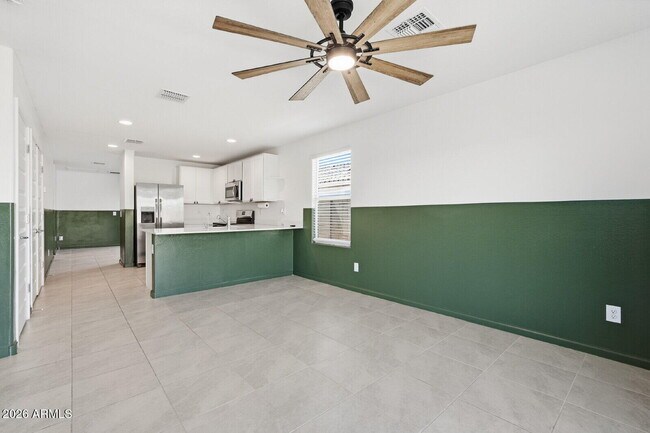 Building Photo - 12168 E Sunflower Ln