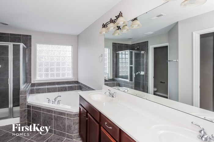 Building Photo - 4028 Barclay Forest Dr