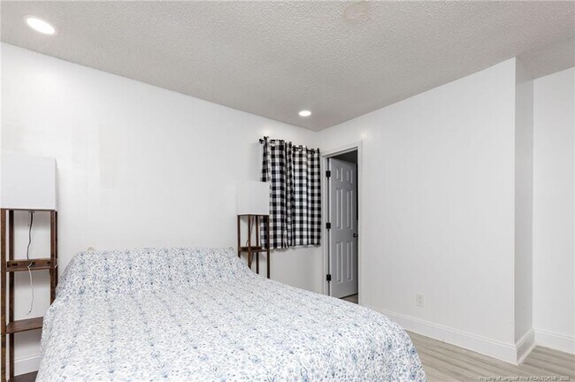 Building Photo - 3230 Periwinkle Dr