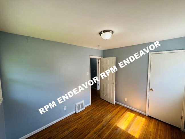 Building Photo - 3Bed/1Bath Available Now!