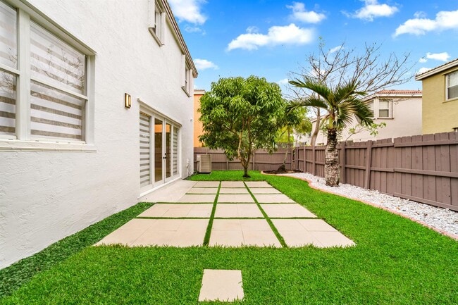 Building Photo - 5233 SW 155th Way