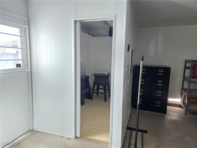 Building Photo - 1405 Termas