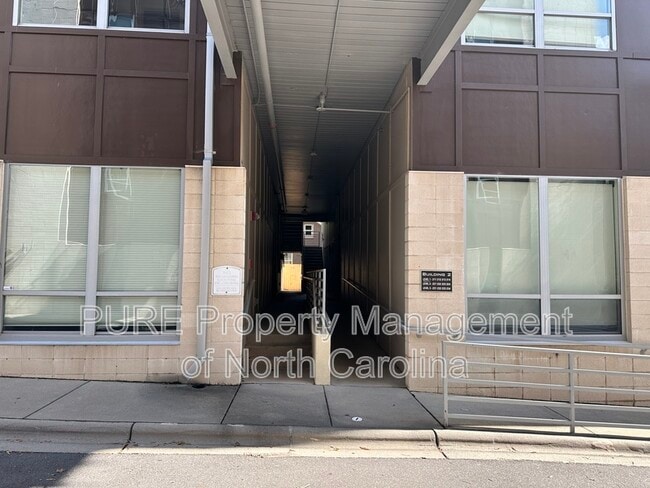 Building Photo - 2116 McClintock Rd