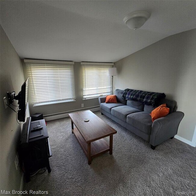 Building Photo - 805 S Winding Dr