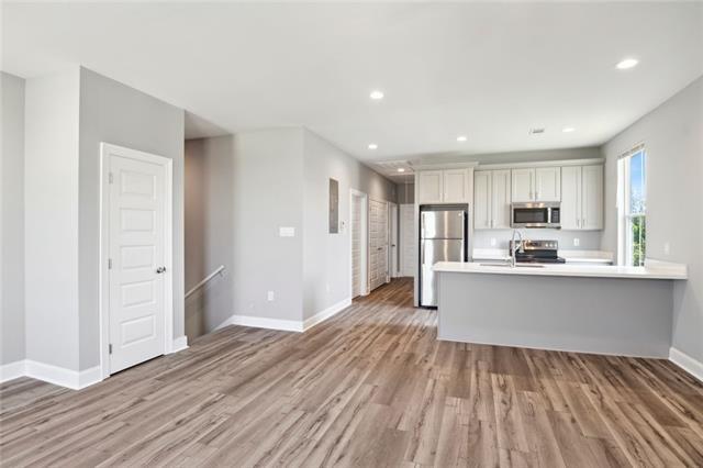 Building Photo - 2121-23 Jourdan