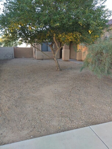 Building Photo - 916 W Carter Rd