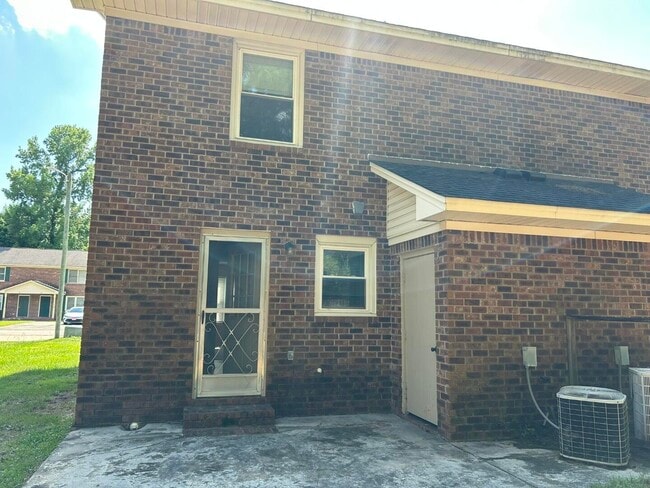 Building Photo - 882 Jessamine Trail