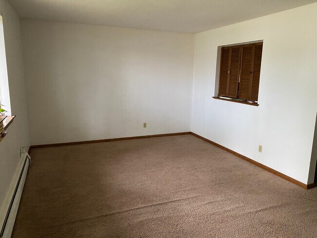 Building Photo - 1321 Division St