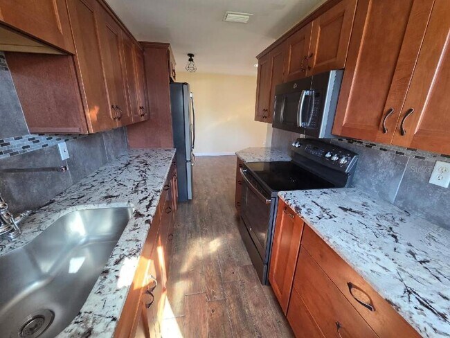 Building Photo - 36627 Eiland Blvd