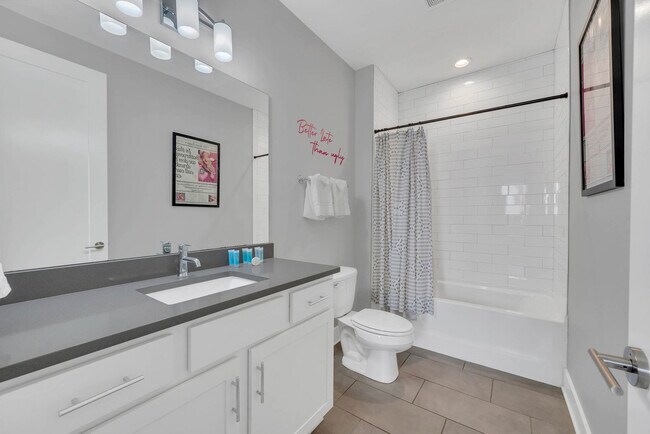 Building Photo - 516 27th Ave N