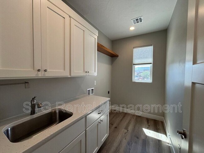 Building Photo - 1792 W 150 S