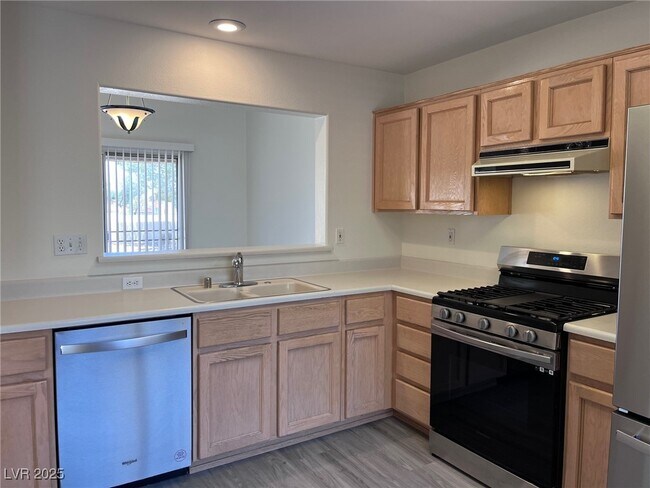 Building Photo - 9828 Villa Ridge Dr