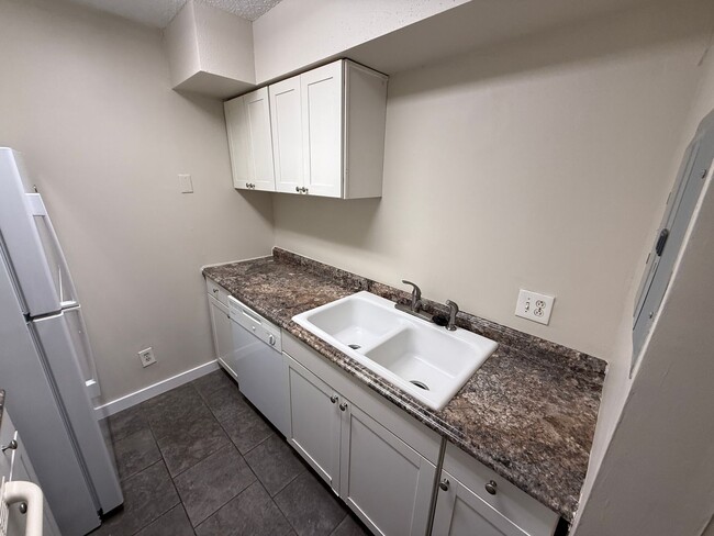 Building Photo - 2 Bed/1 Bath, Ground Floor unit at Serravella at Spring Valley! AVAILABLE NOW!