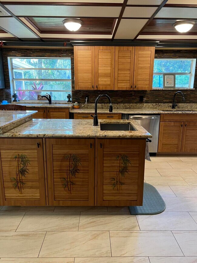 Building Photo - 1207 Australian Ave