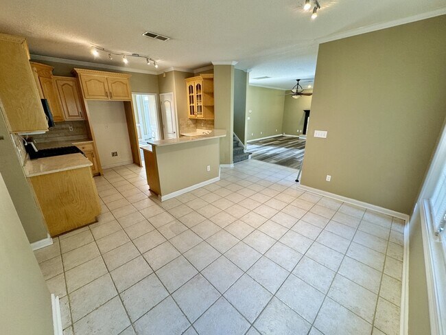 Building Photo - 431 Whitewater Tr
