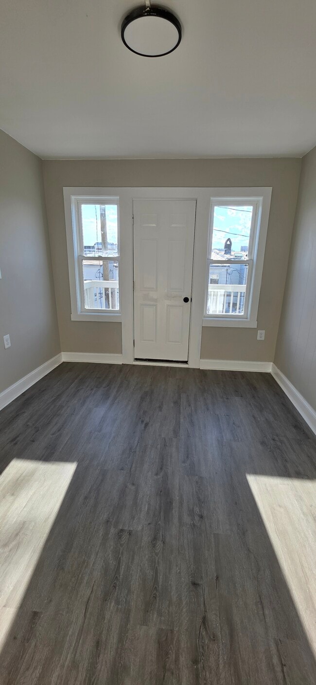 Building Photo - 700 N Streeper St