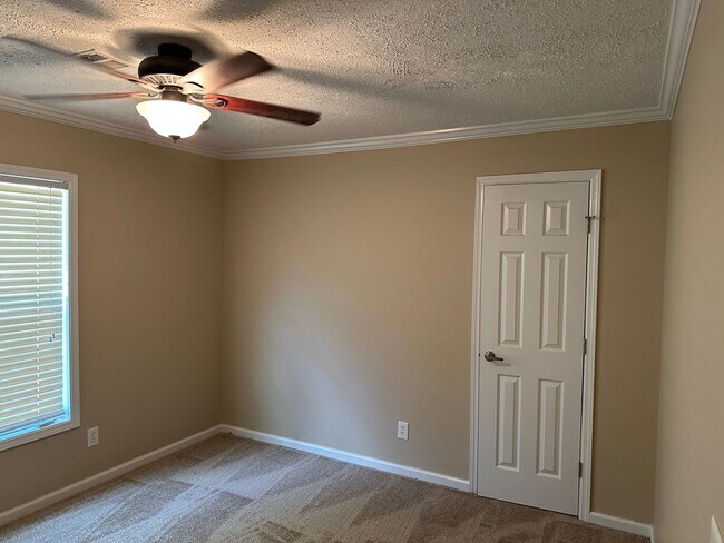 Building Photo - 5 BR, 3.5 BA, 2432sf home on almost 17 acres!